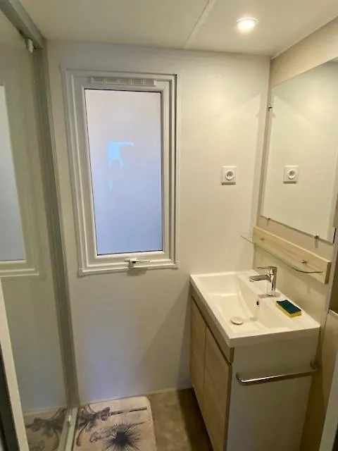 Mobil Home 6 Personnes Oasis Village Puget-sur Argens Apartment
